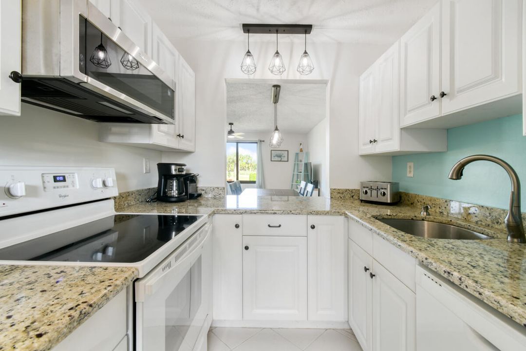 For Sale: $246,000 (2 beds, 2 baths, 1186 Square Feet)