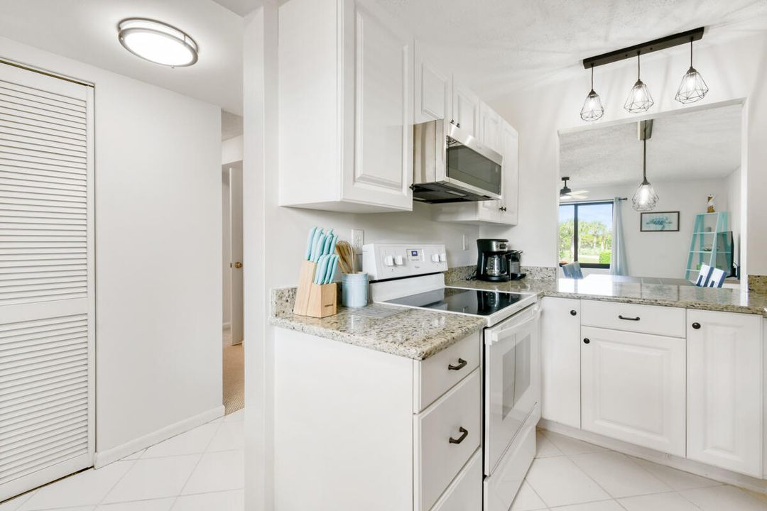 For Sale: $246,000 (2 beds, 2 baths, 1186 Square Feet)