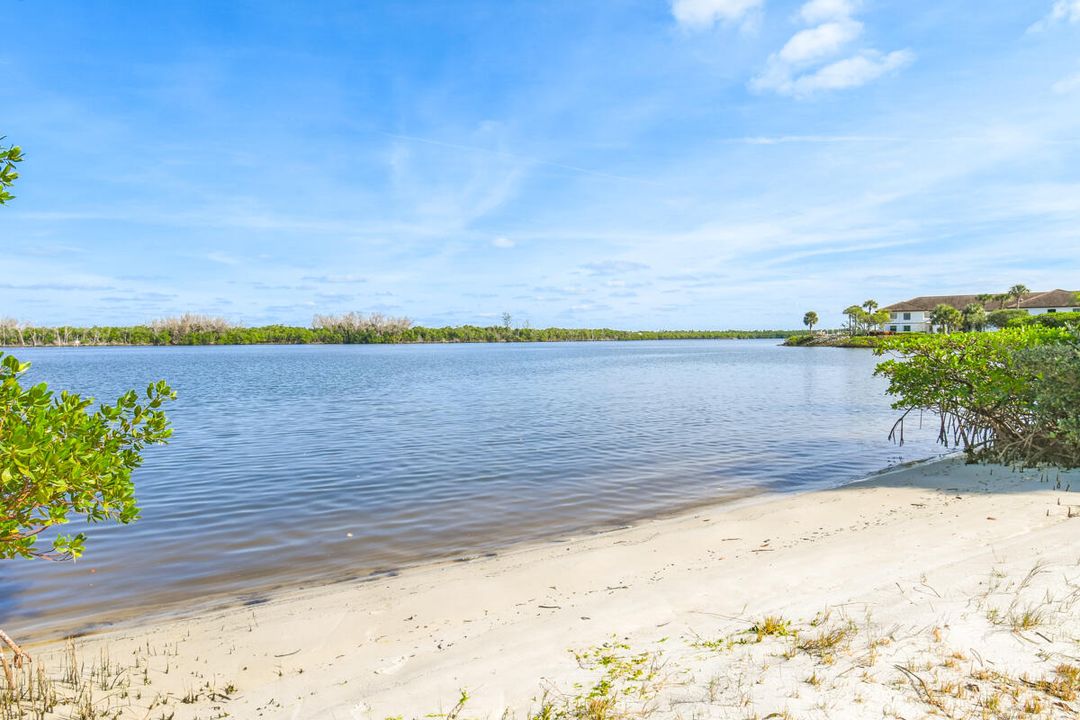 For Sale: $246,000 (2 beds, 2 baths, 1186 Square Feet)