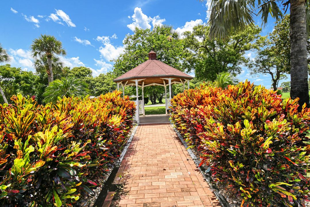 For Sale: $246,000 (2 beds, 2 baths, 1186 Square Feet)