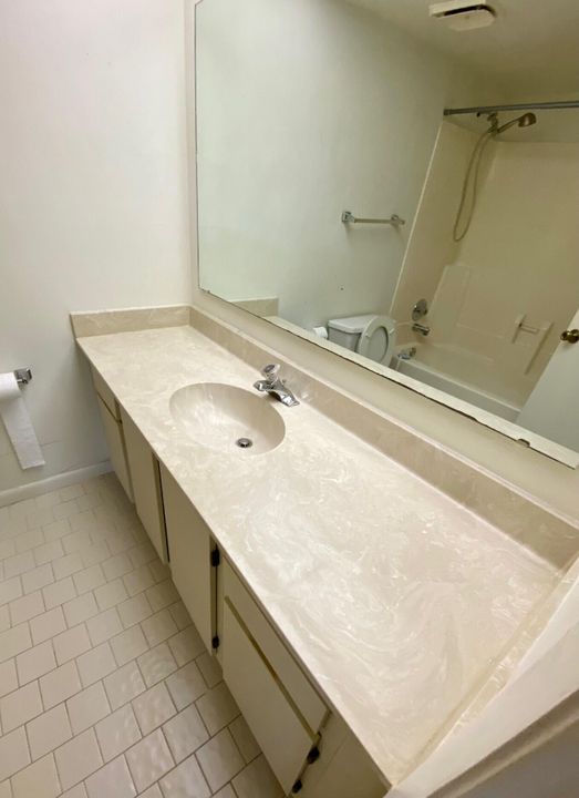 For Rent: $1,750 (2 beds, 2 baths, 1021 Square Feet)