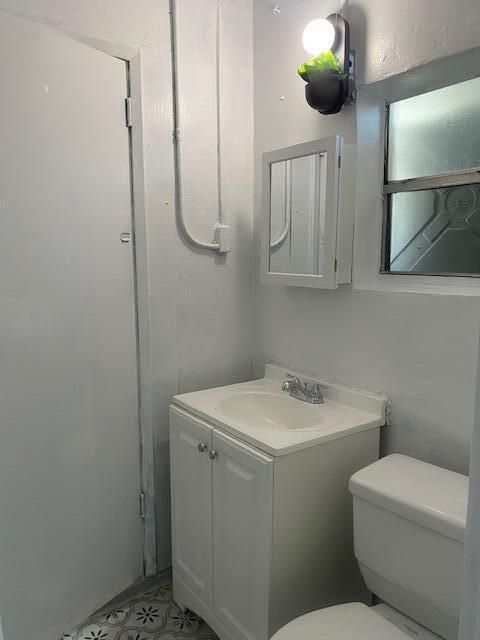 待售: $300,000 (3 贝兹, 2 浴室, 886 平方英尺)