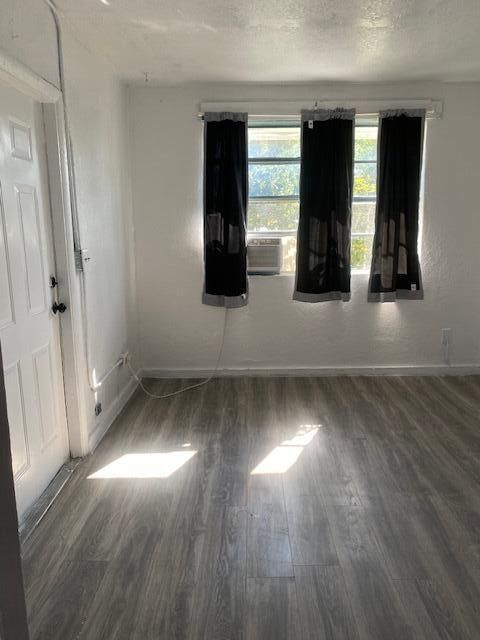 待售: $300,000 (3 贝兹, 2 浴室, 886 平方英尺)