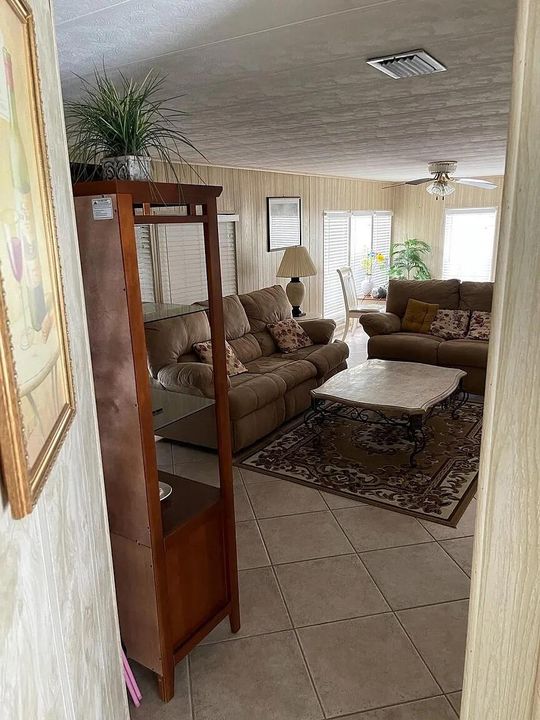 For Rent: $1,450 (2 beds, 2 baths, 1392 Square Feet)