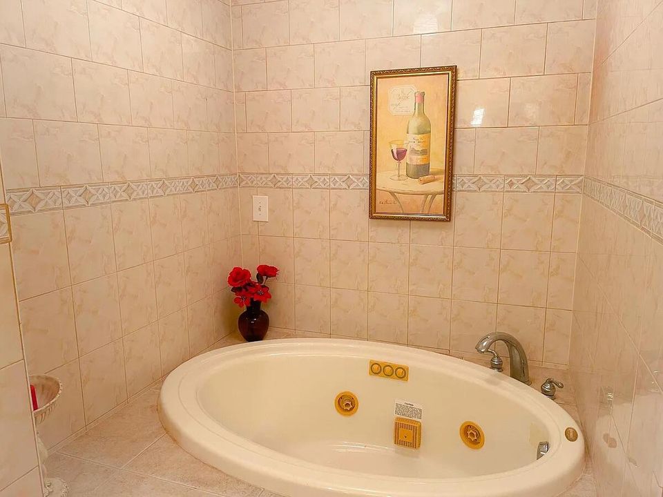 For Rent: $1,450 (2 beds, 2 baths, 1392 Square Feet)