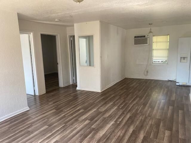 待售: $300,000 (3 贝兹, 2 浴室, 886 平方英尺)