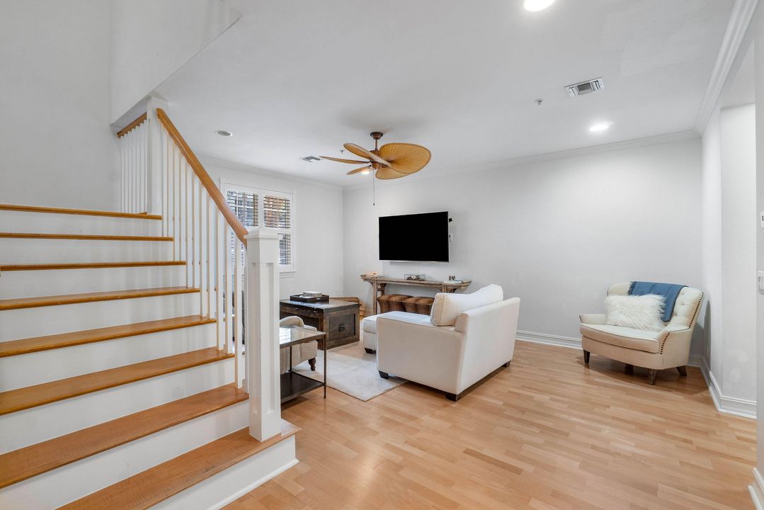 待售: $995,000 (3 贝兹, 3 浴室, 2046 平方英尺)