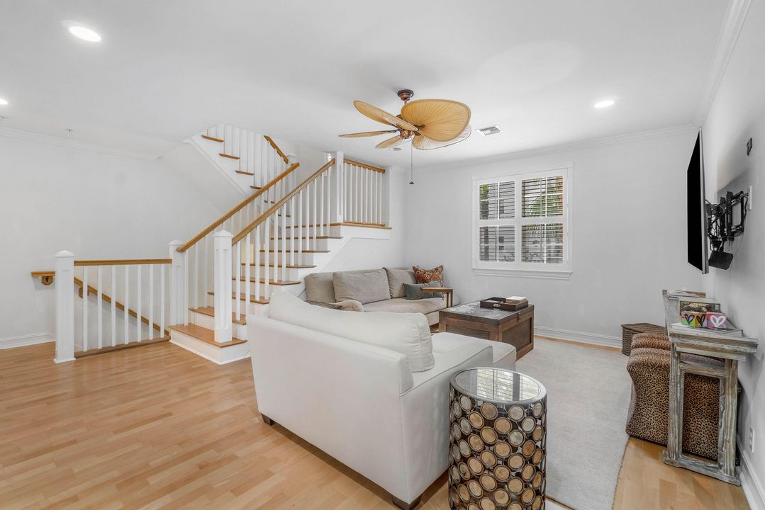 待售: $995,000 (3 贝兹, 3 浴室, 2046 平方英尺)