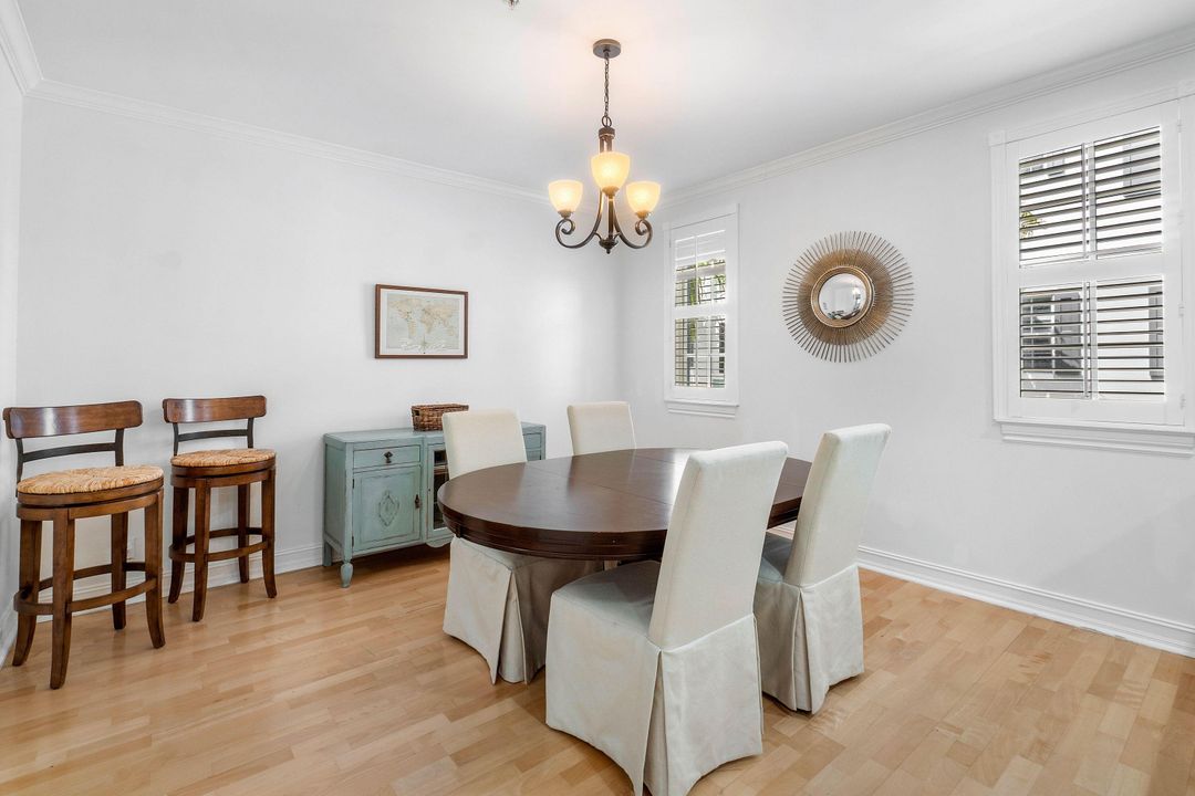 待售: $995,000 (3 贝兹, 3 浴室, 2046 平方英尺)