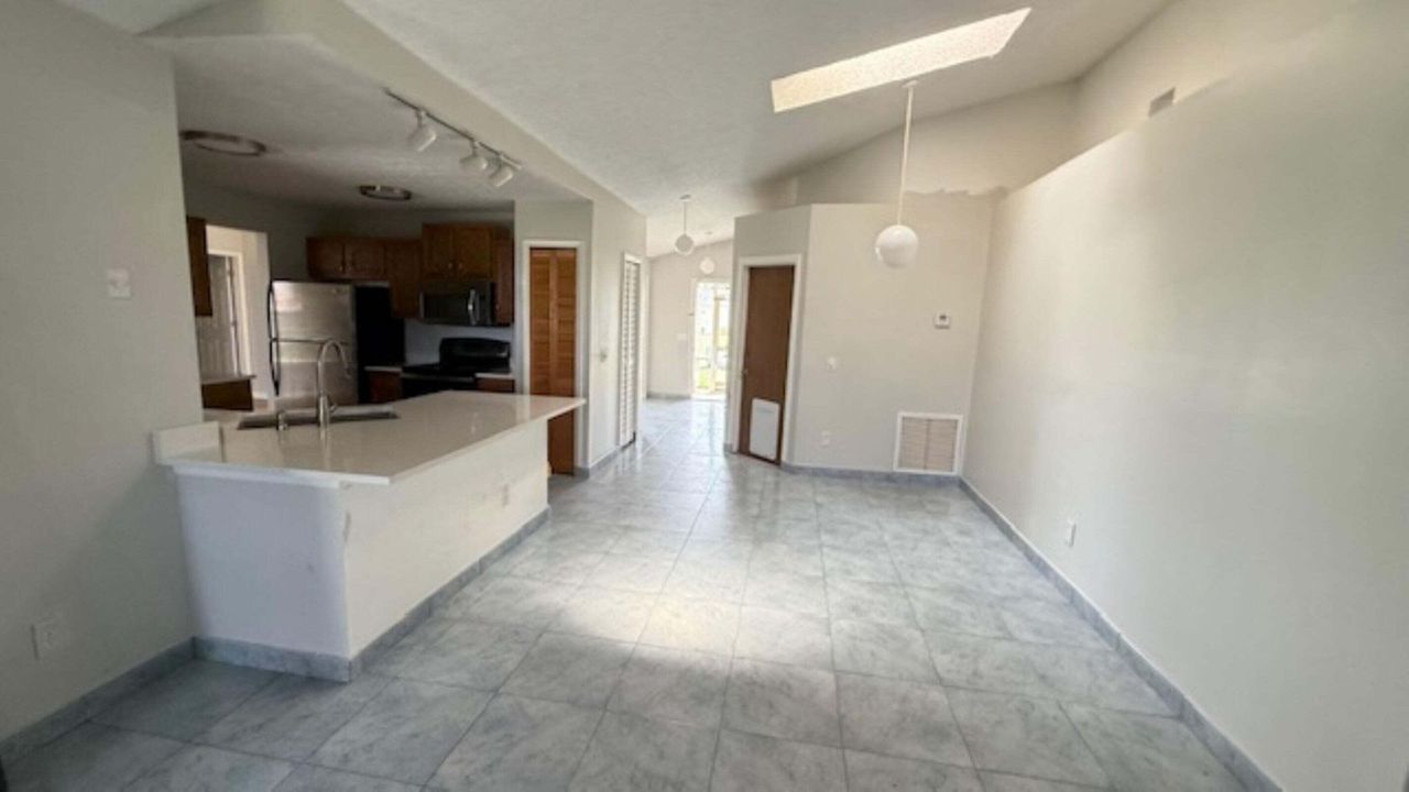 出租: $2,300 (3 贝兹, 2 浴室, 1660 平方英尺)