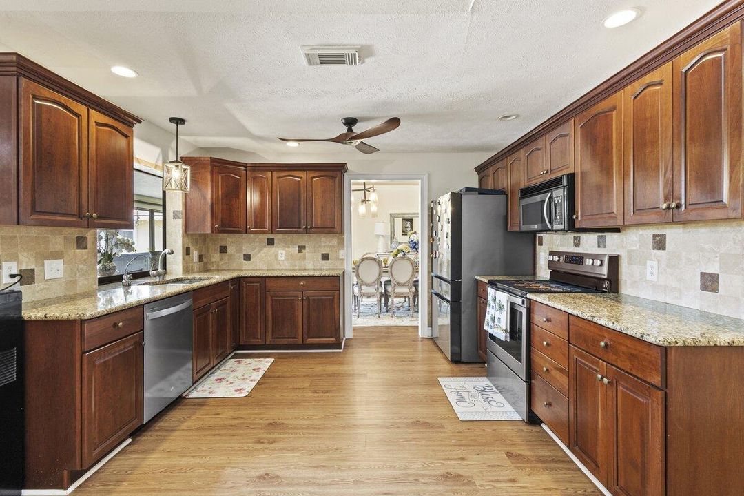 For Rent: $4,200 (3 beds, 2 baths, 1984 Square Feet)