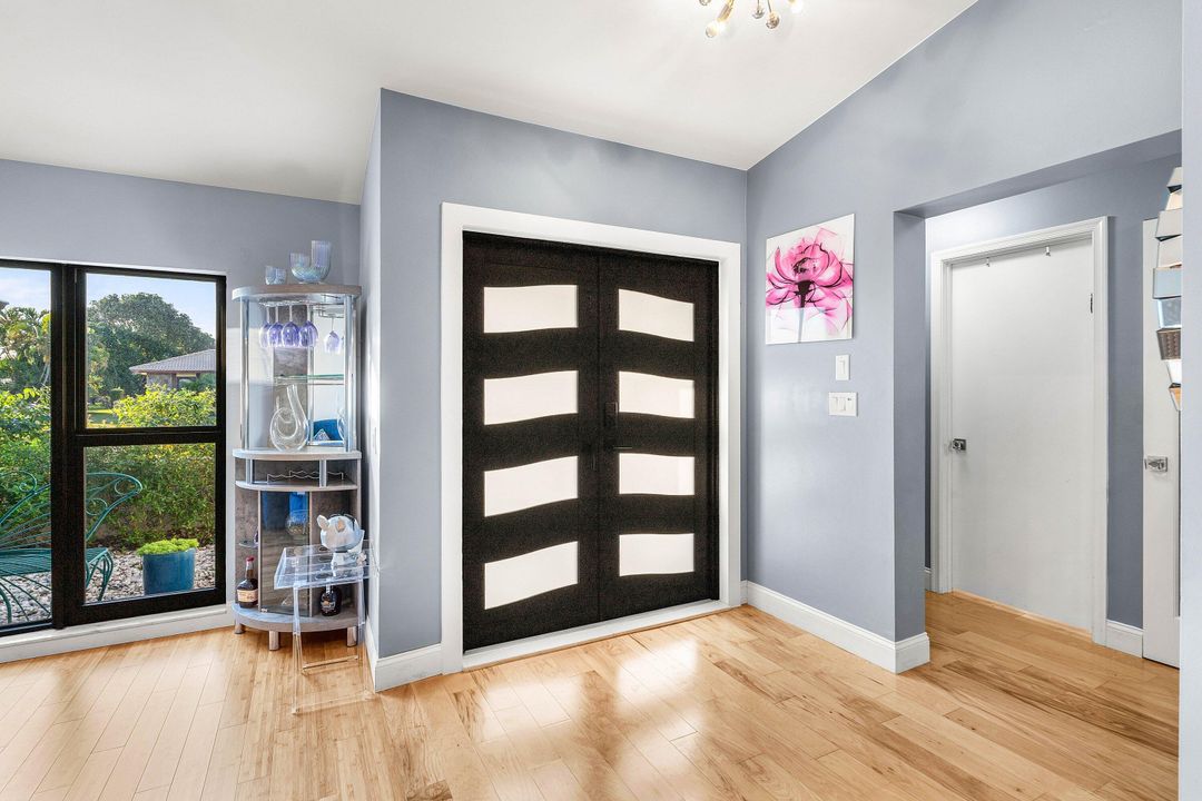 For Sale: $869,000 (3 beds, 3 baths, 2304 Square Feet)