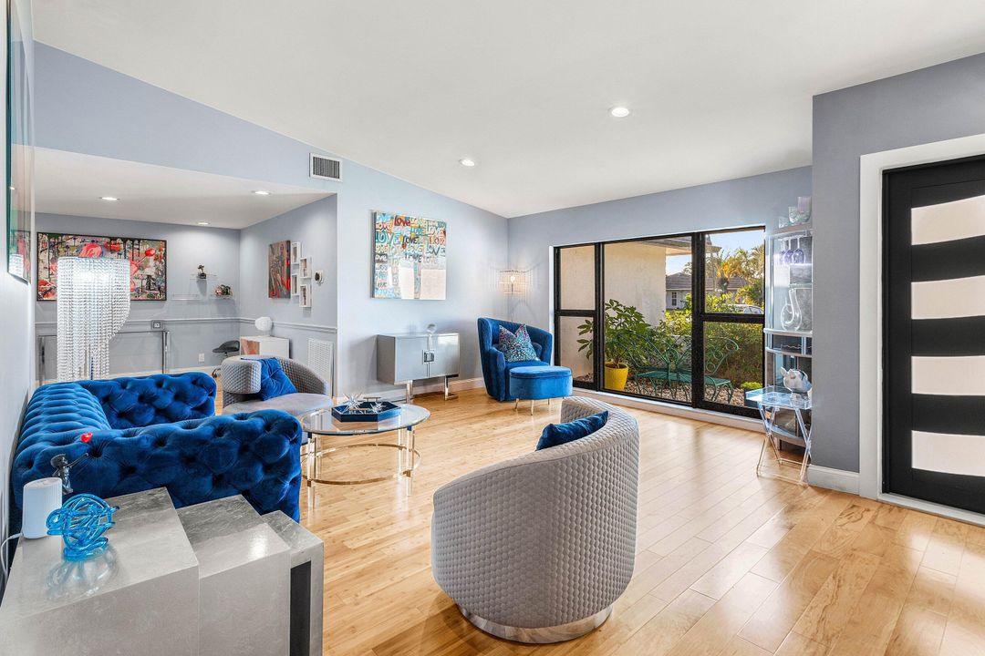 For Sale: $869,000 (3 beds, 3 baths, 2304 Square Feet)