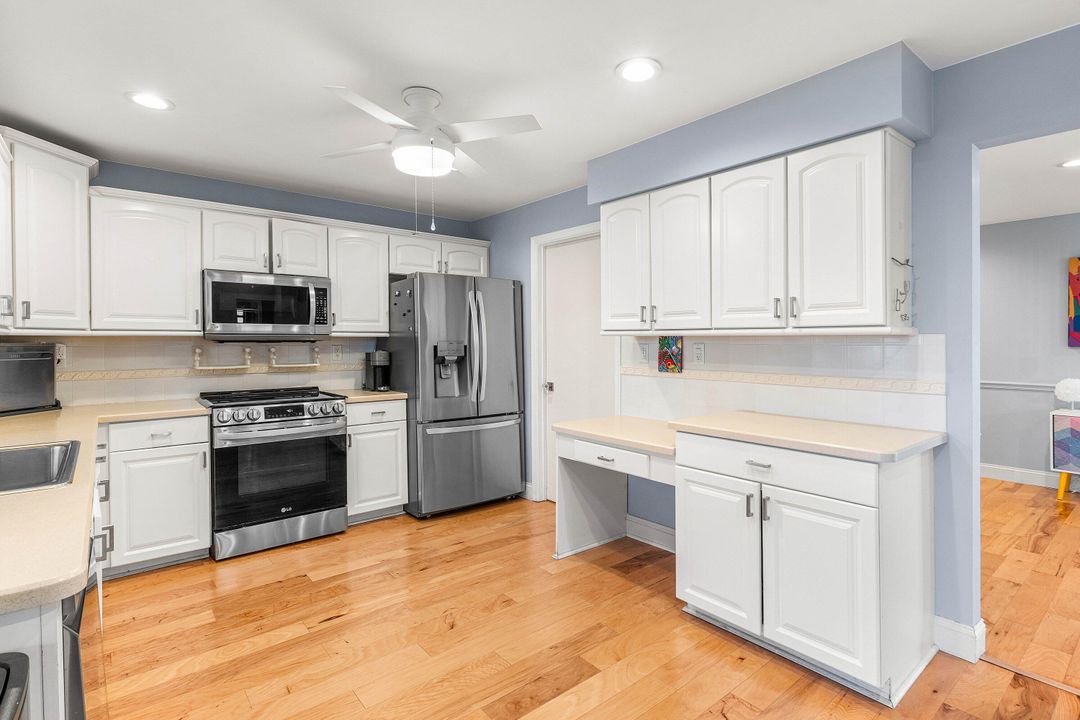 For Sale: $869,000 (3 beds, 3 baths, 2304 Square Feet)