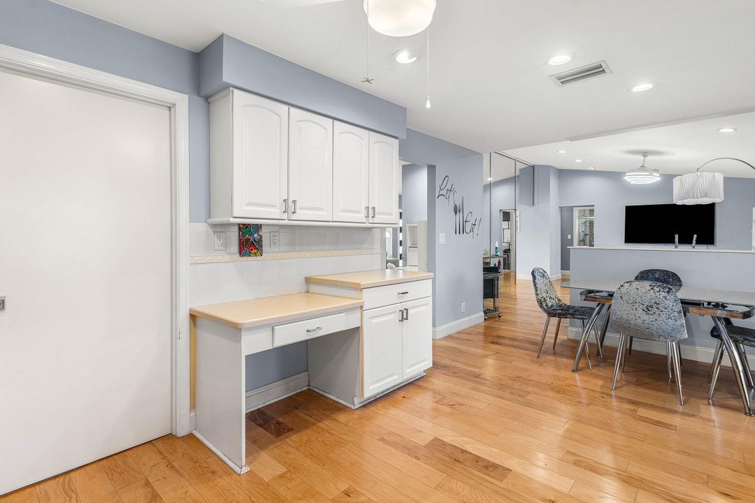 For Sale: $869,000 (3 beds, 3 baths, 2304 Square Feet)