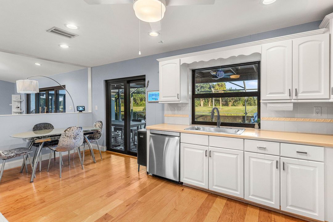 For Sale: $869,000 (3 beds, 3 baths, 2304 Square Feet)