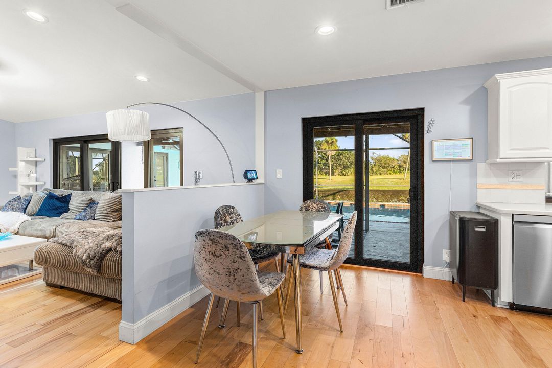 For Sale: $869,000 (3 beds, 3 baths, 2304 Square Feet)