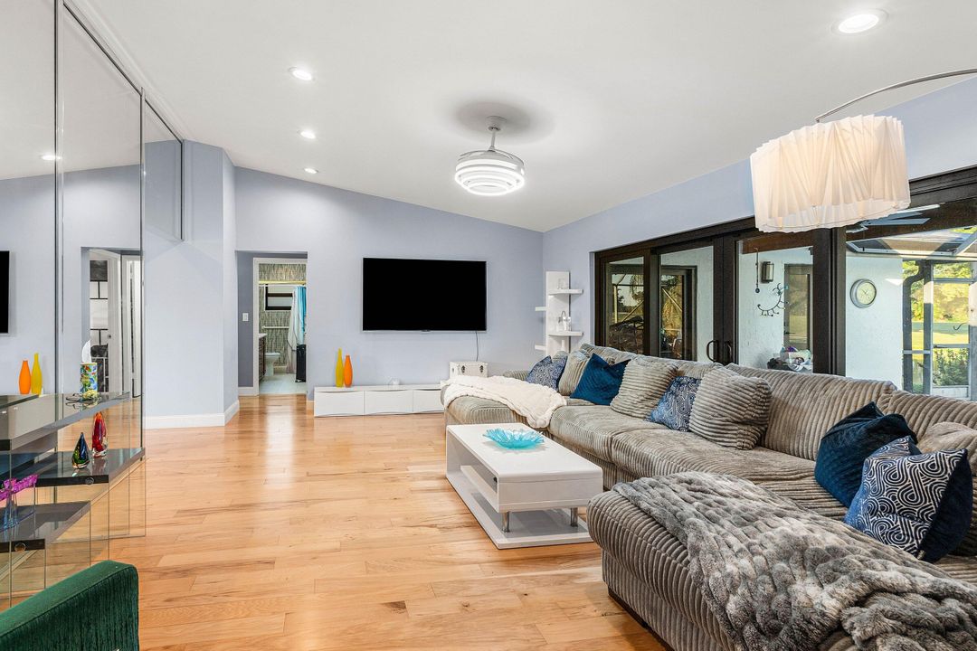 For Sale: $869,000 (3 beds, 3 baths, 2304 Square Feet)