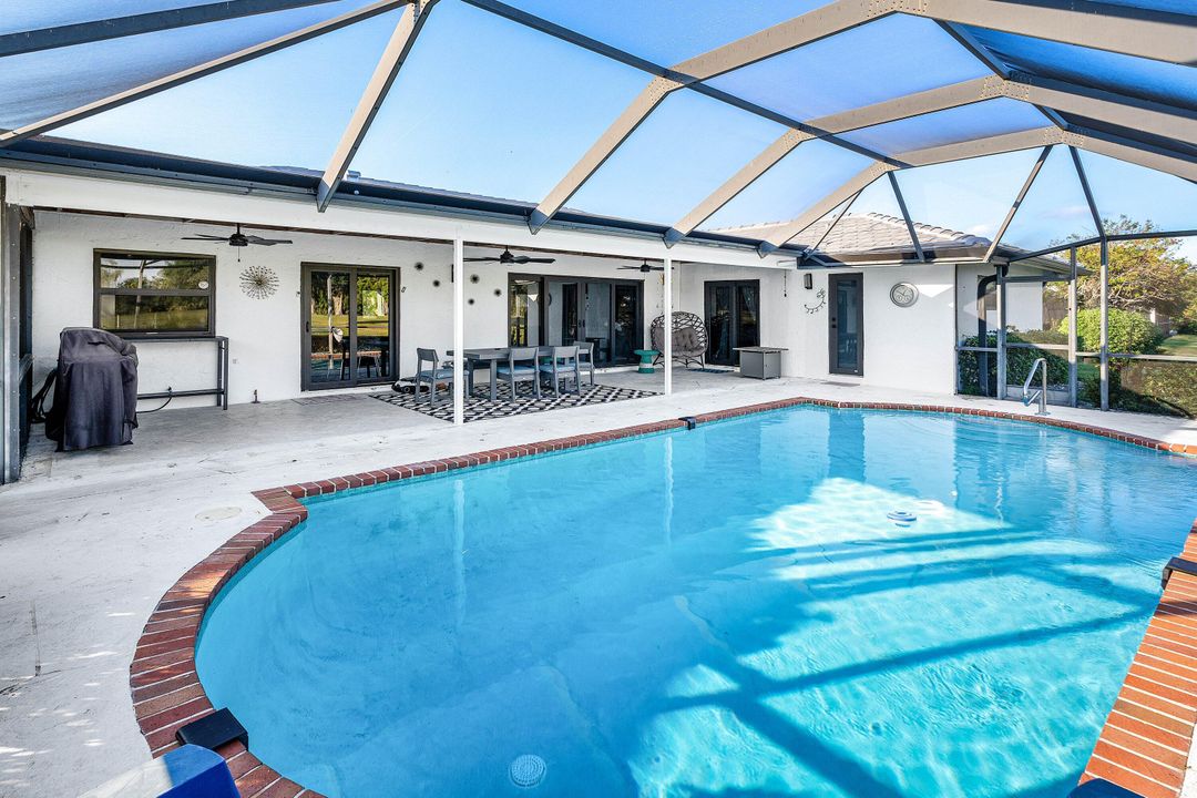 For Sale: $869,000 (3 beds, 3 baths, 2304 Square Feet)