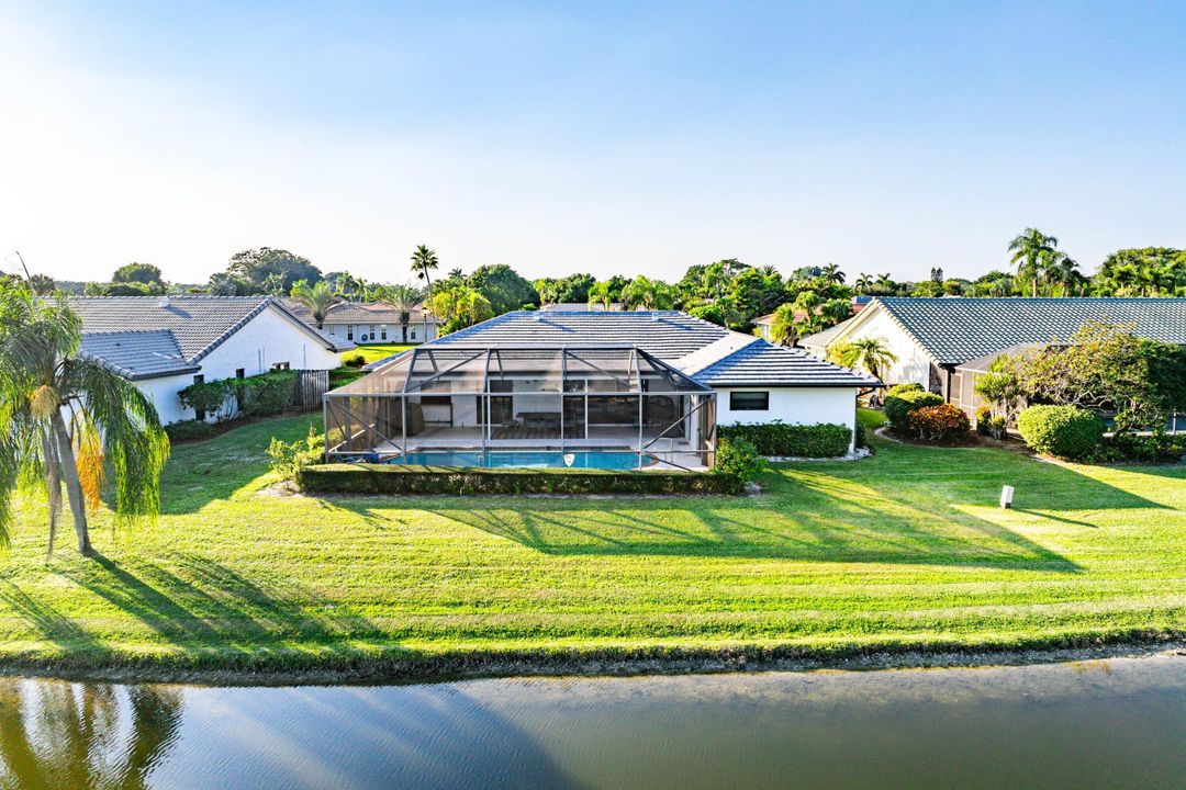 For Sale: $869,000 (3 beds, 3 baths, 2304 Square Feet)