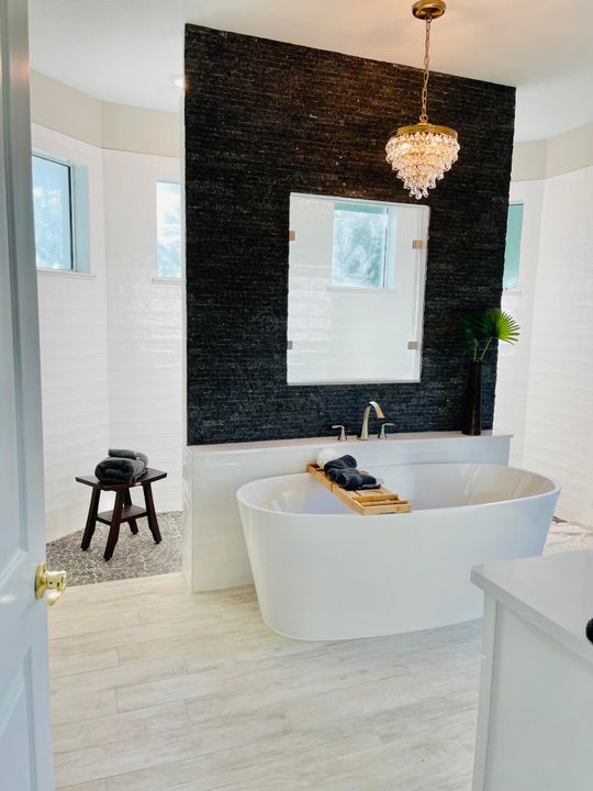 For Rent: $15,000 (3 beds, 2 baths, 2102 Square Feet)