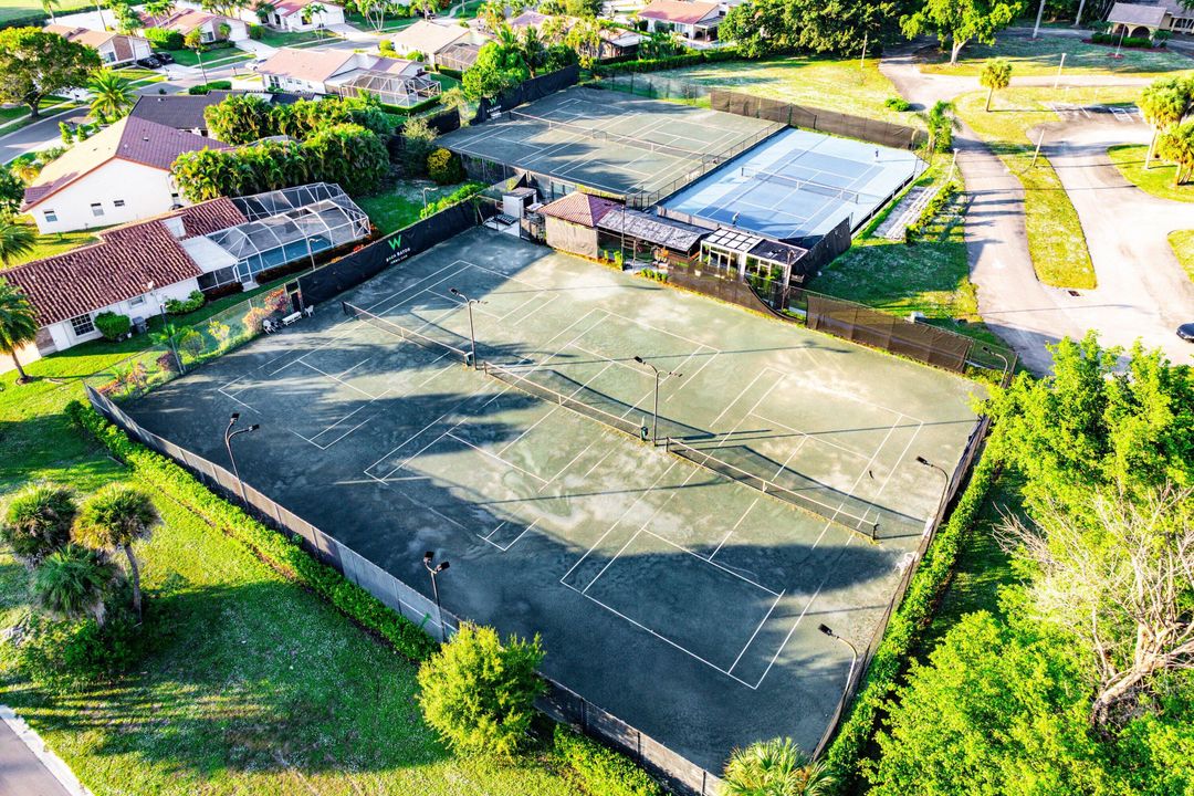 For Sale: $869,000 (3 beds, 3 baths, 2304 Square Feet)