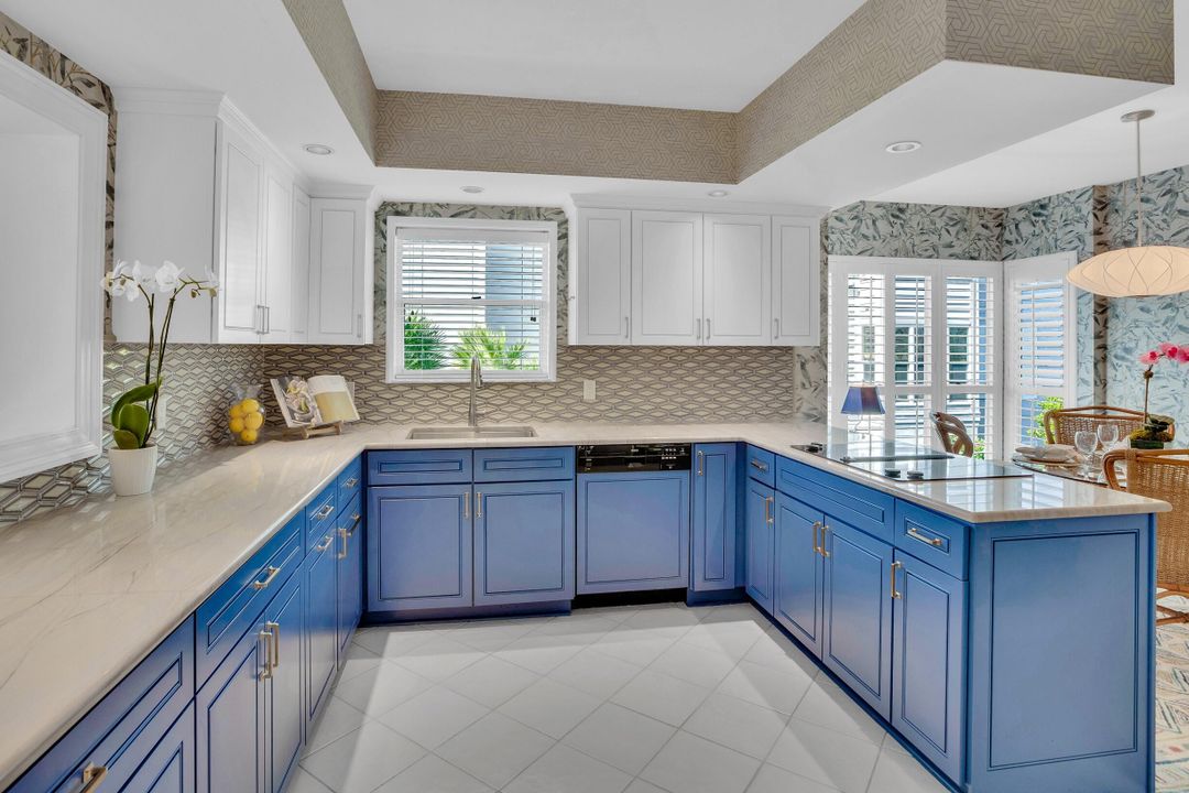 En Venta: $1,250,000 (3 camas, 2 baños, 2603 Pies cuadrados)