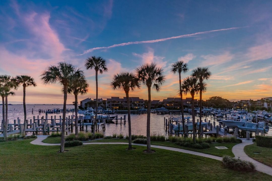 En Venta: $1,250,000 (3 camas, 2 baños, 2603 Pies cuadrados)