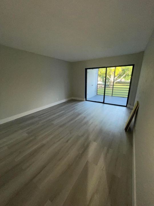 For Sale: $245,000 (2 beds, 2 baths, 1130 Square Feet)