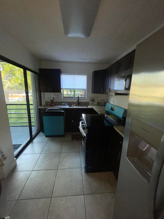 For Sale: $245,000 (2 beds, 2 baths, 1130 Square Feet)