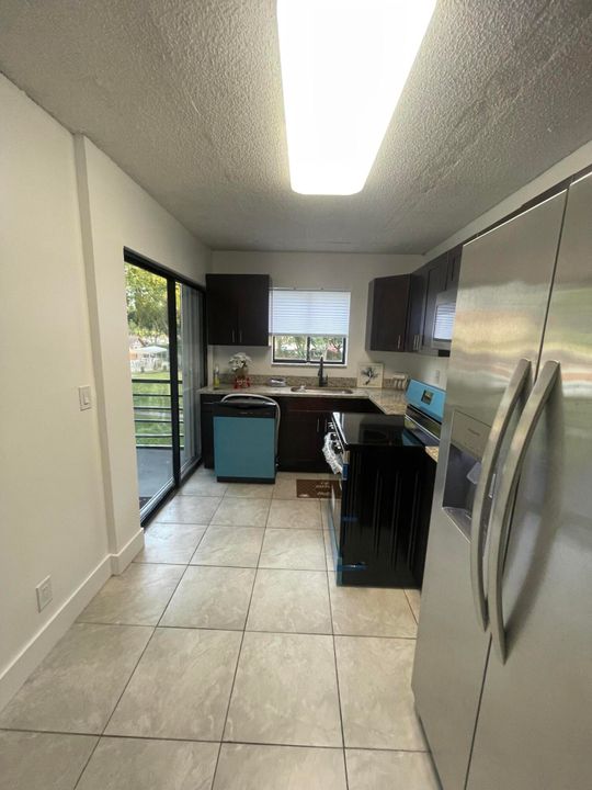 For Sale: $245,000 (2 beds, 2 baths, 1130 Square Feet)