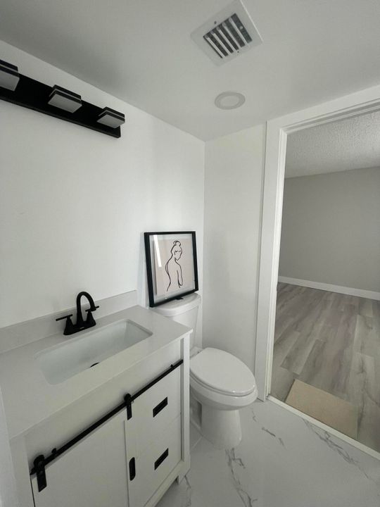 For Sale: $245,000 (2 beds, 2 baths, 1130 Square Feet)