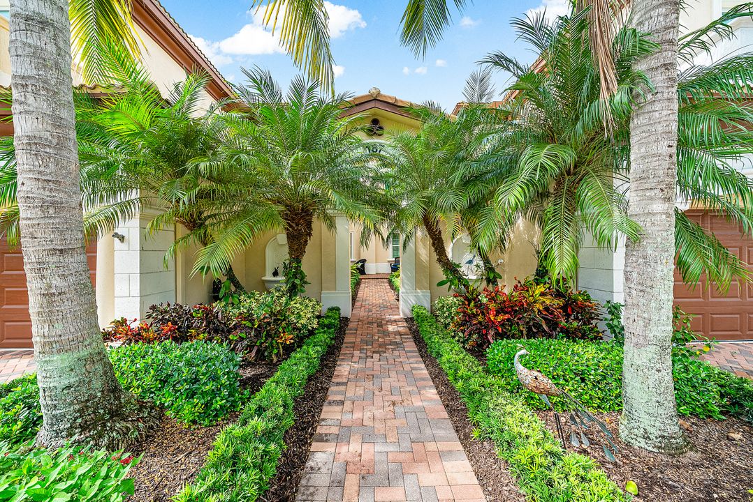 For Sale: $985,000 (2 beds, 2 baths, 2124 Square Feet)