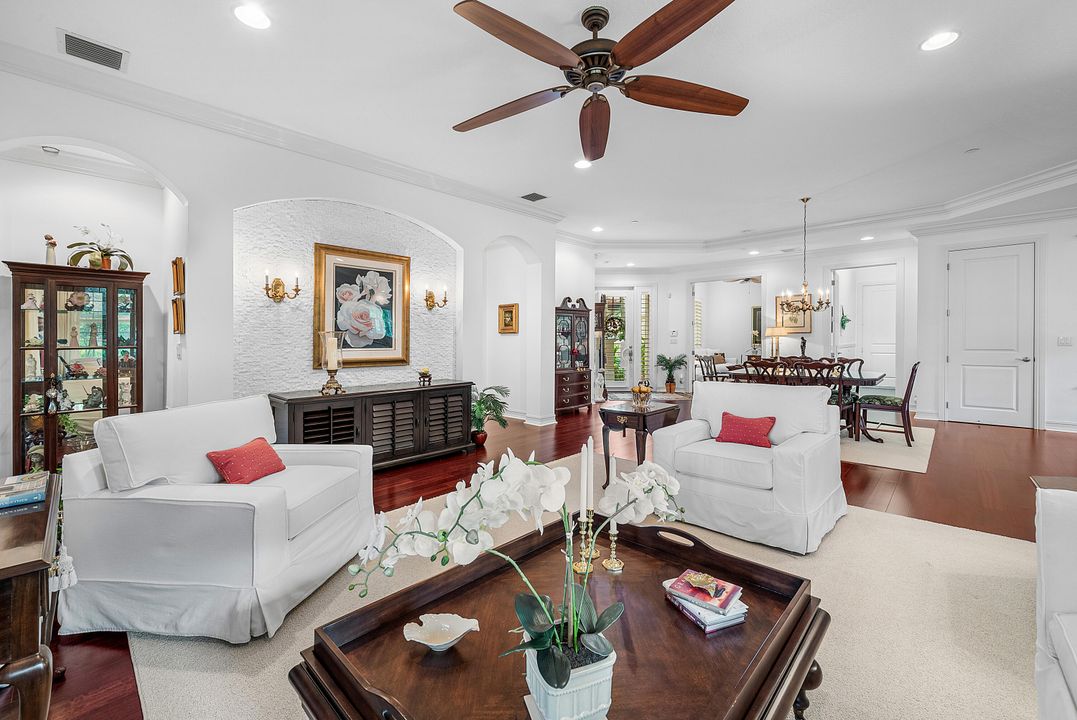 For Sale: $985,000 (2 beds, 2 baths, 2124 Square Feet)