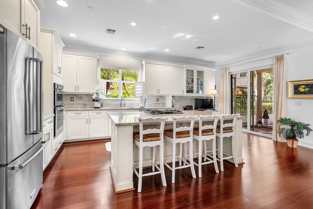 For Sale: $985,000 (2 beds, 2 baths, 2124 Square Feet)