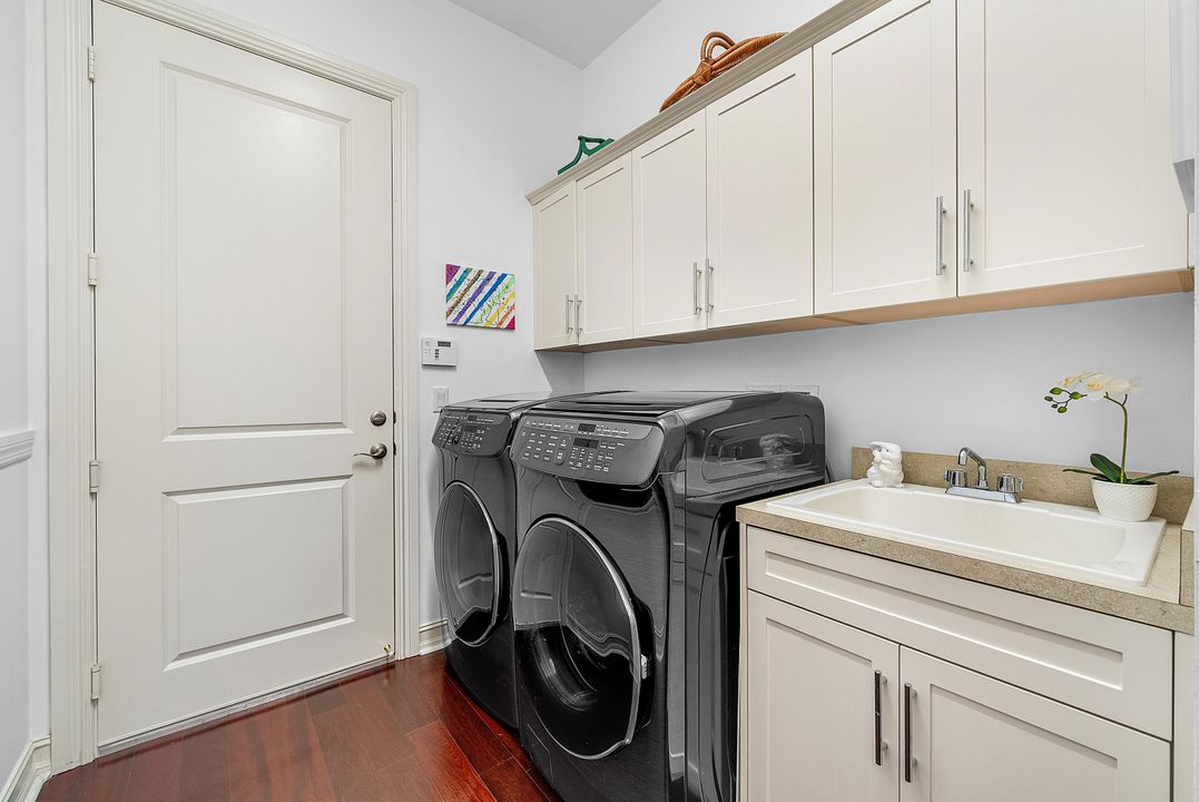 For Sale: $985,000 (2 beds, 2 baths, 2124 Square Feet)