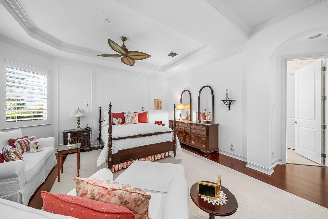 For Sale: $985,000 (2 beds, 2 baths, 2124 Square Feet)