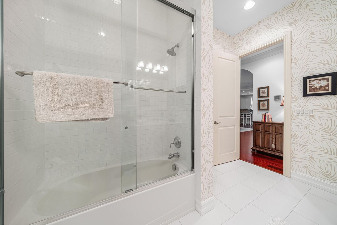 For Sale: $985,000 (2 beds, 2 baths, 2124 Square Feet)