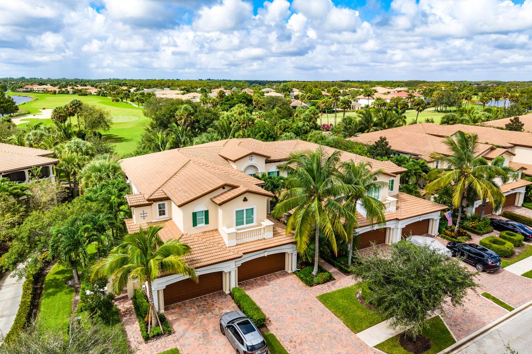For Sale: $985,000 (2 beds, 2 baths, 2124 Square Feet)