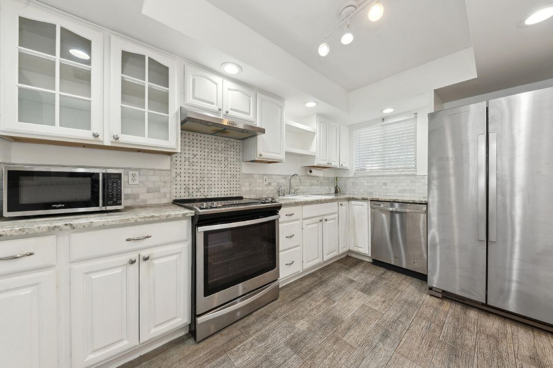 待售: $185,000 (2 贝兹, 2 浴室, 1232 平方英尺)