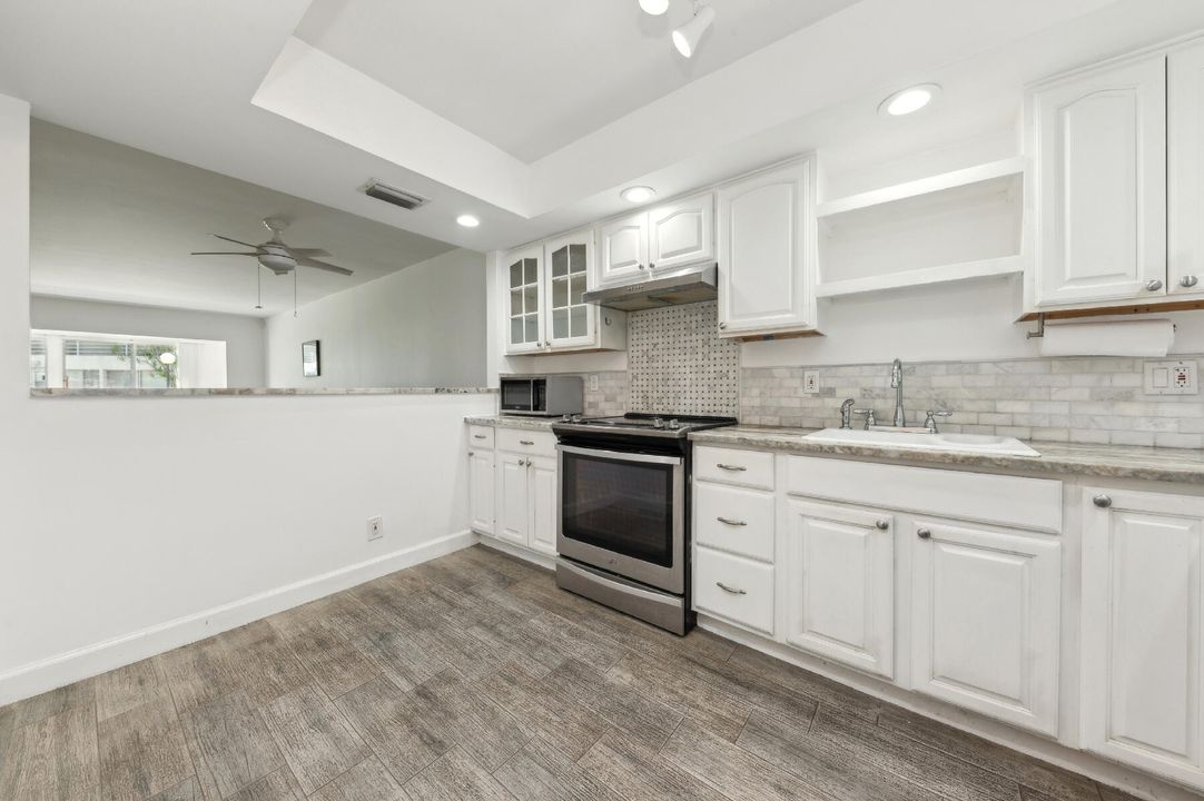 待售: $185,000 (2 贝兹, 2 浴室, 1232 平方英尺)