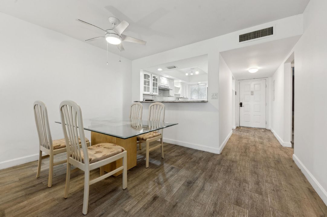 待售: $185,000 (2 贝兹, 2 浴室, 1232 平方英尺)