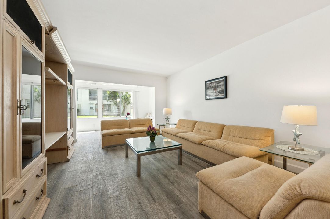 待售: $185,000 (2 贝兹, 2 浴室, 1232 平方英尺)