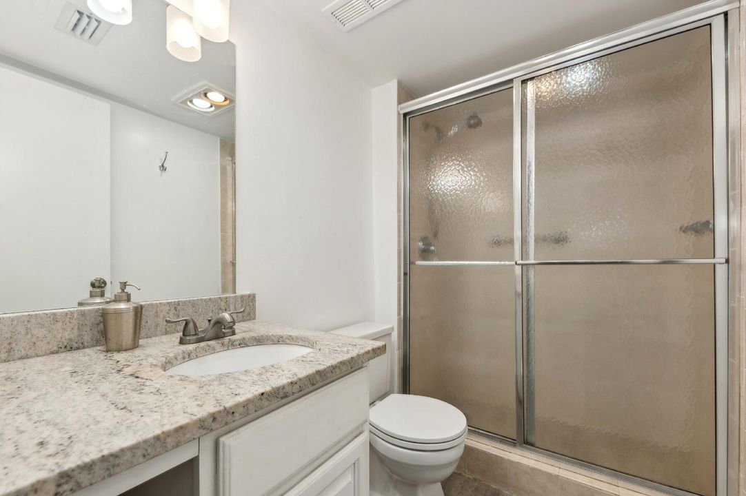 待售: $185,000 (2 贝兹, 2 浴室, 1232 平方英尺)