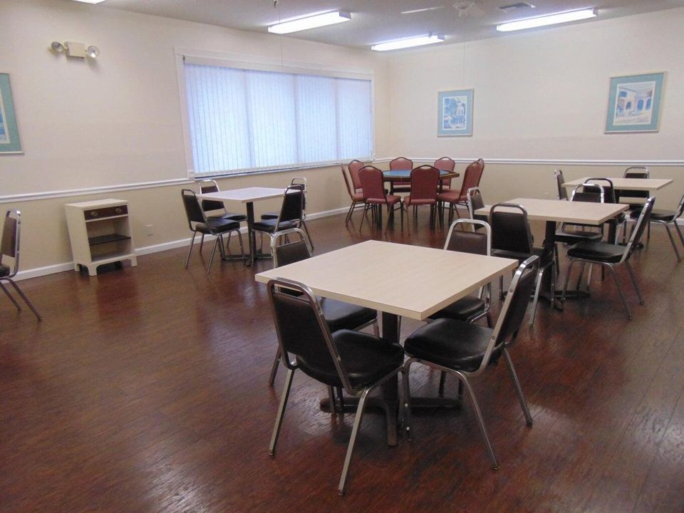 待售: $185,000 (2 贝兹, 2 浴室, 1232 平方英尺)