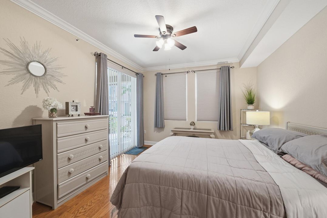 For Sale: $245,000 (1 beds, 1 baths, 817 Square Feet)