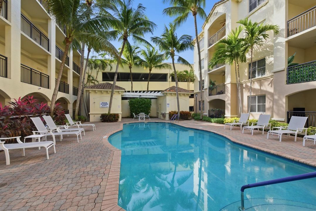 For Sale: $245,000 (1 beds, 1 baths, 817 Square Feet)