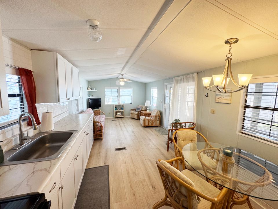 En Venta: $359,000 (2 camas, 1 baños, 738 Pies cuadrados)