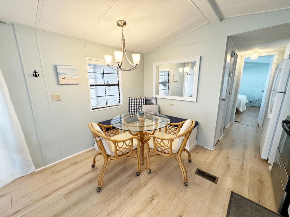 En Venta: $359,000 (2 camas, 1 baños, 738 Pies cuadrados)