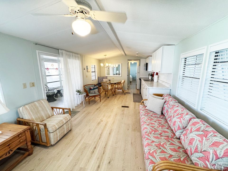 En Venta: $359,000 (2 camas, 1 baños, 738 Pies cuadrados)